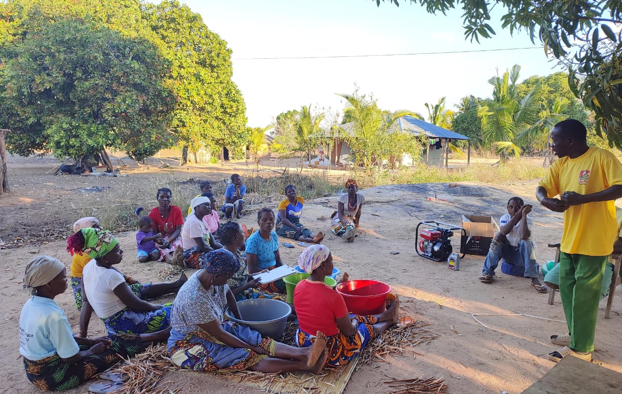 Meeting with cooperative members introducing the irrigation pump operation.